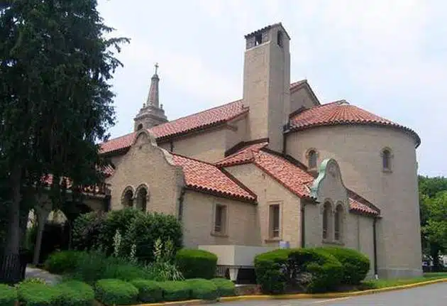 Saint Mary Of The Lake Church-Background